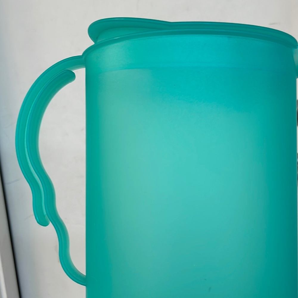 Tupperware pitcher 2.1L - Picture 3 of 5